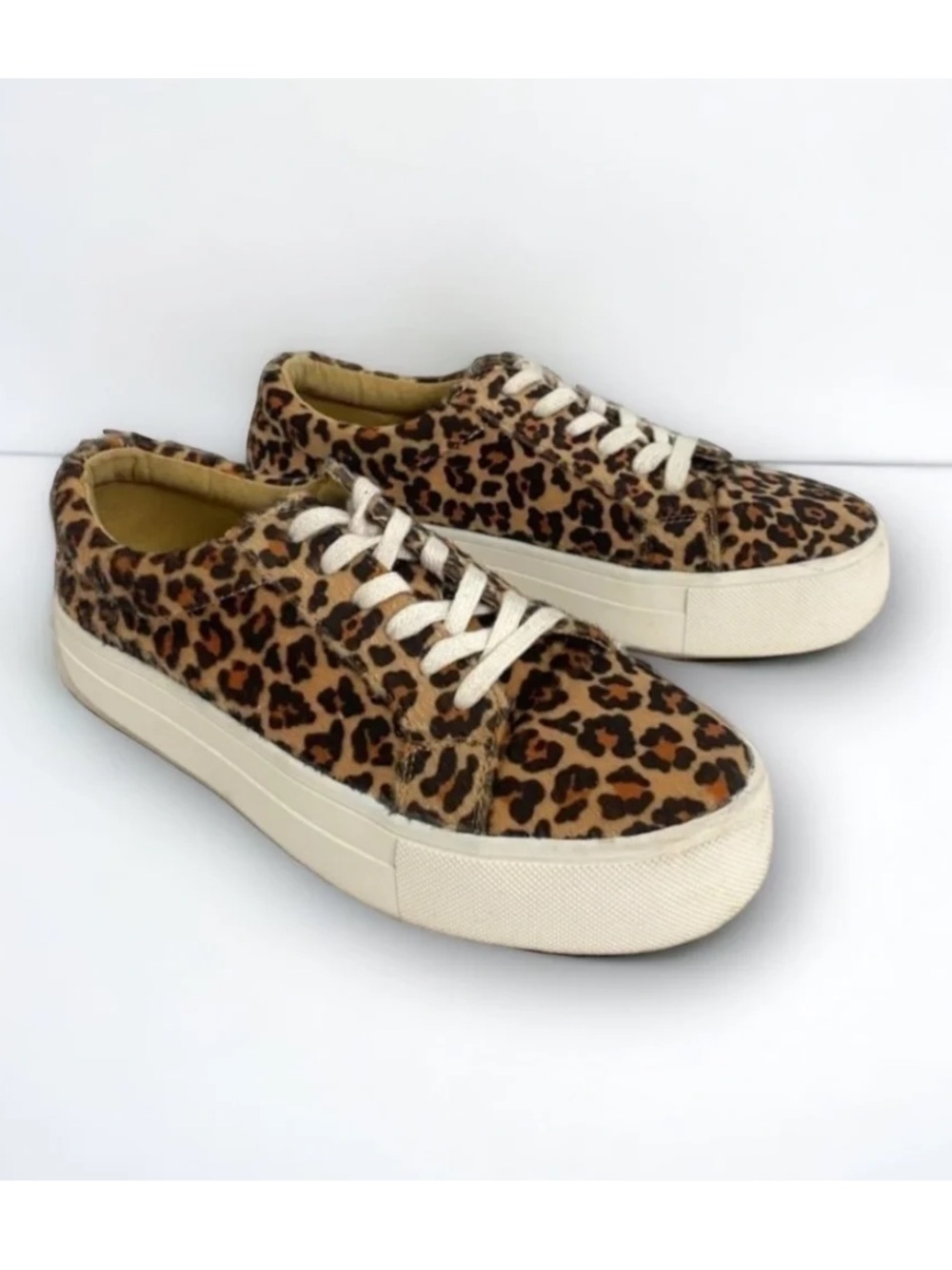 American Eagle tennis shoes